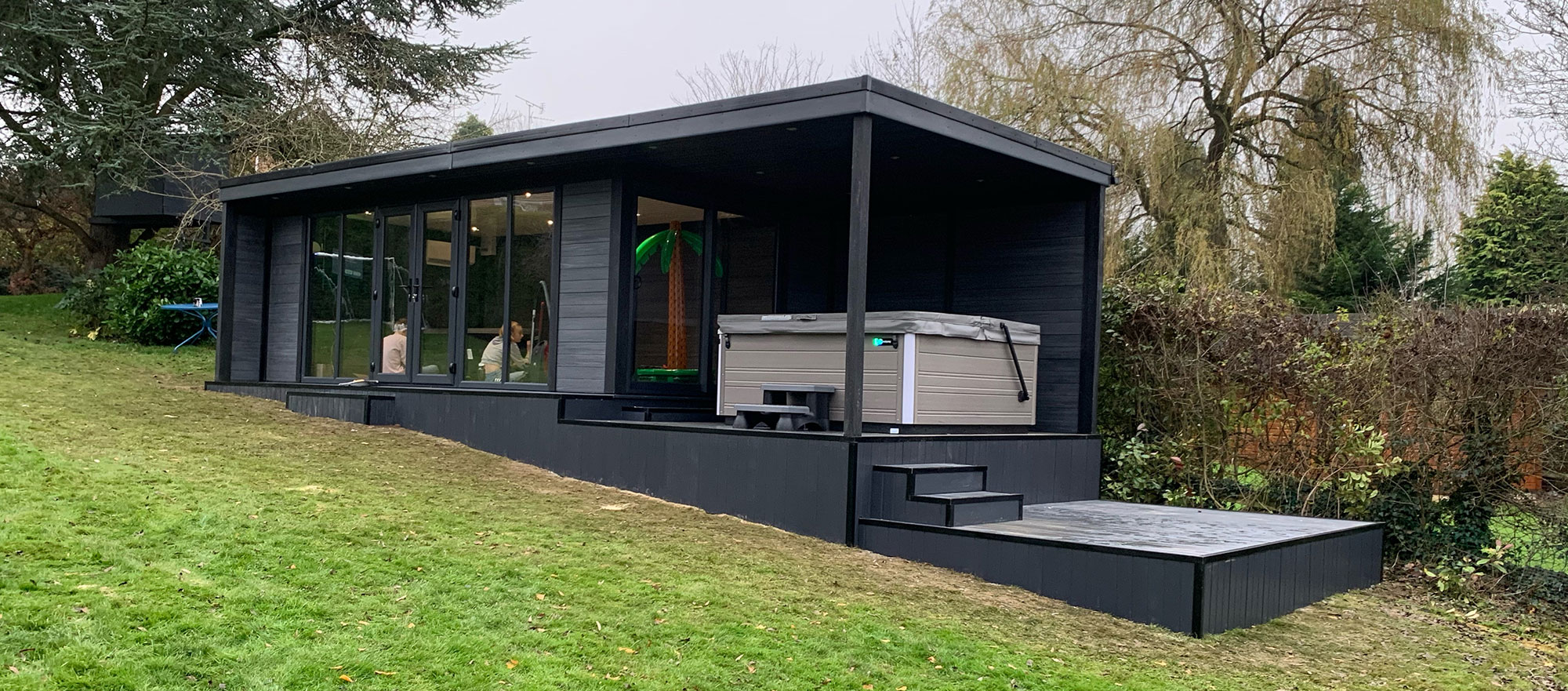 Large Garden Room With Hot Tub