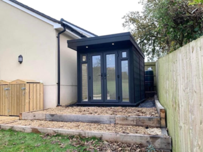 Narrow-garden-room-french-doors