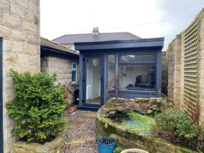 Narrow-garden-room-small-build